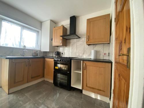 Comfy & Affordable home - Sleeps 7, free off-street parking near City centre, Cadbury World & Cannon Hill Park