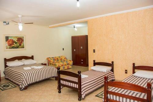 1 double bed, 4 twin beds