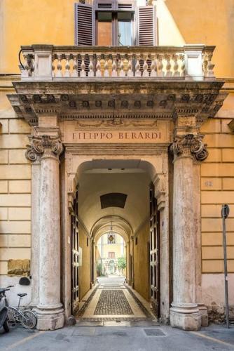 Discover the Pantheon from The Berardi Studio Flat, Řím (fotografie 2)