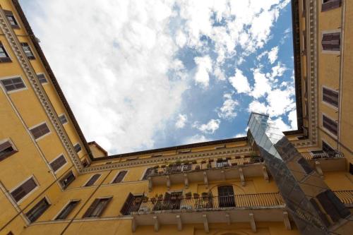 Discover the Pantheon from The Berardi Studio Flat, Řím (fotografie 4)