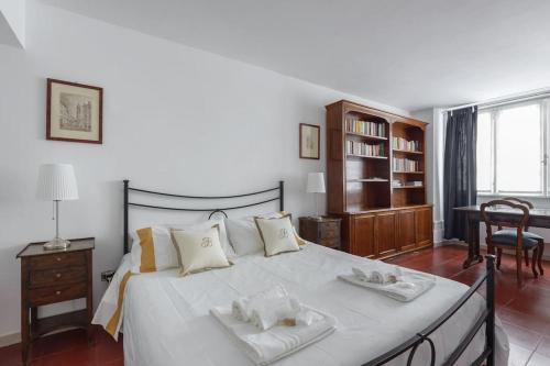 Discover the Pantheon from The Berardi Studio Flat, Řím (fotografie 7)