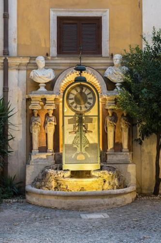 Discover the Pantheon from The Berardi Studio Flat, Řím (fotografie 8)