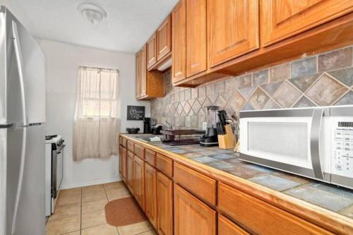 SAT Airport, 4 BdRms, Large Group, Wheelchair in San Antonio, USA
