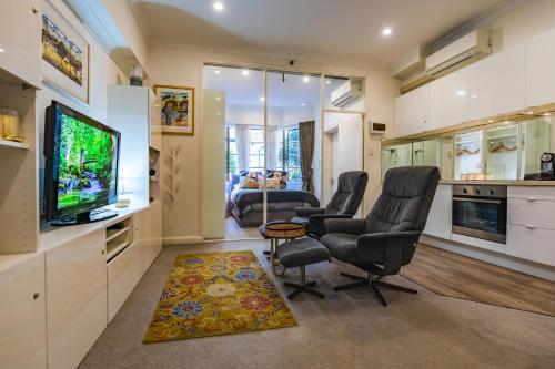 Apartment room in Oversized Potts Point Studio