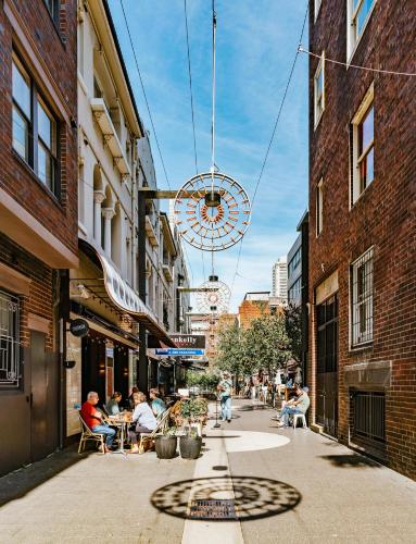 Oversized Potts Point Studio - image 10