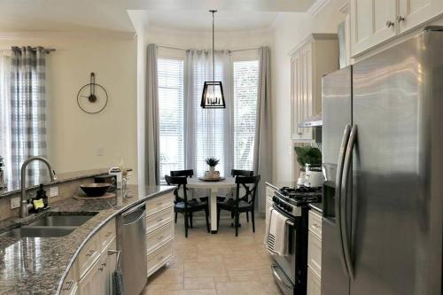 Reduced! New Vista, Chef Kitchen, Golf Course Vie in San Antonio, USA