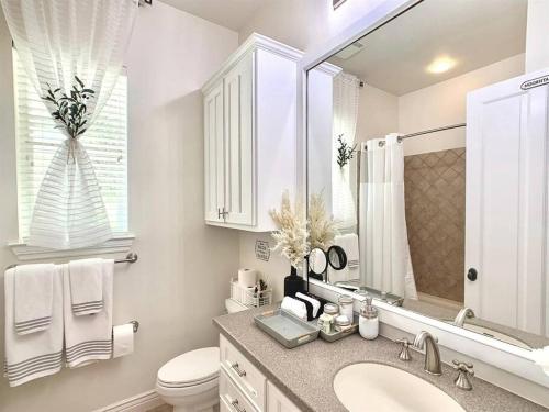 Reduced! New Vista, Chef Kitchen, Golf Course Vie in San Antonio, USA