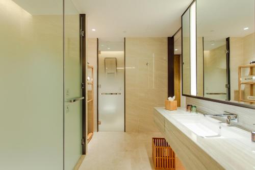 Sanya Conifer Resort Room Type - King Room with Sea View
