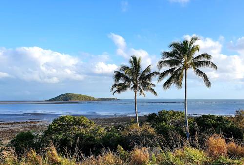 Dolphin Heads - Resort Unit - Absolute Beachfront! - Whitsunday Getaway!