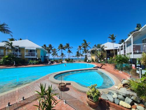 Dolphin Heads - Resort Unit - Absolute Beachfront! - Whitsunday Getaway!