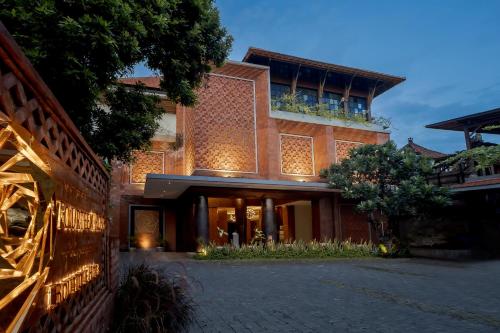 Exterior view, Fourteen Roses Boutique Hotel Legian in Kuta
