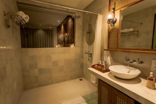 Madya Studio Room with Balcony image 10