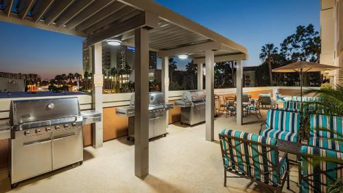 Candlewood Suites Anaheim - Resort Area, an IHG Hotel photo 3