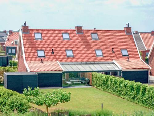  Beautiful holiday home with bubble bath and sauna in a quiet area in Zeeland, Pension in Colijnsplaat