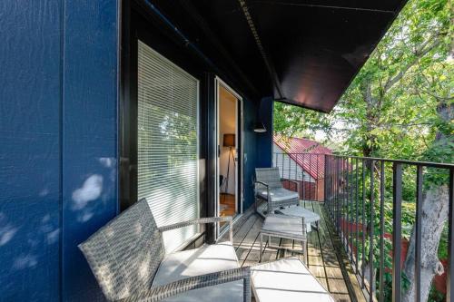Minutes to Broadway Large 2Br-2Ba with Private balcony and Optional private parking in Nashville, USA