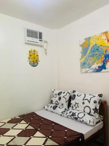 . Queen's Room Rental 4