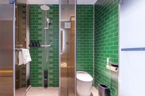 room detail thumbnail 2