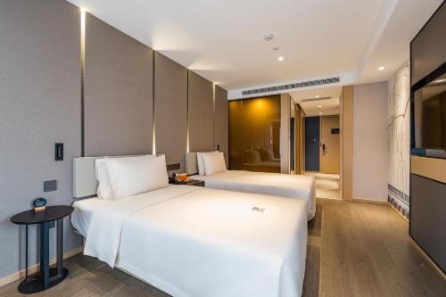 Superior Twin Room image 1