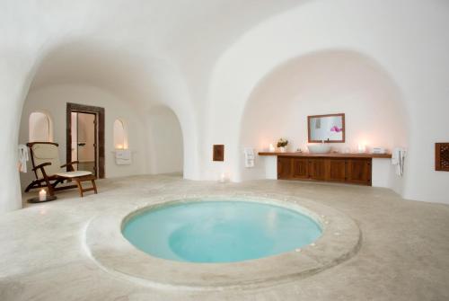 Perivolas Hotel - image 2