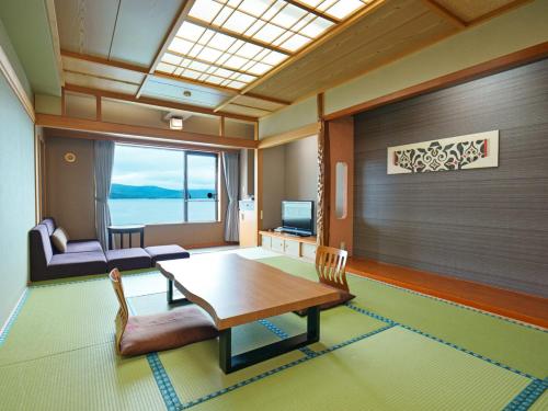 Japanese-Style Room -Lake View-Wings BLD - Non-Smoking - Buffet Breakfast + Buffet Dinner Included