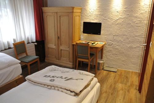 1 queen bed