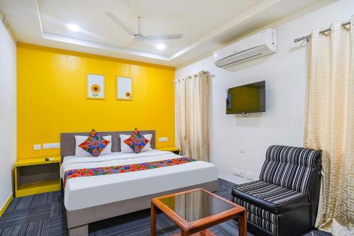 B&B Hyderabad - FabExpress Luxury Inn - Bed and Breakfast Hyderabad