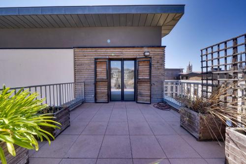 Three-Bedroom Apartment image 10
