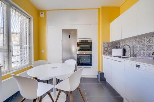 Three-Bedroom Apartment image 9