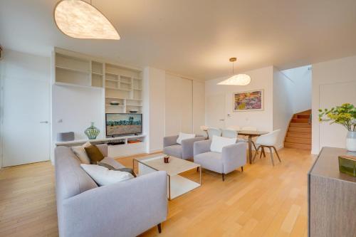 Three-Bedroom Apartment image 4