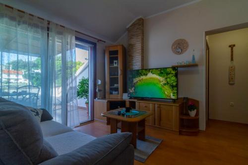 One-Bedroom Apartment image 10