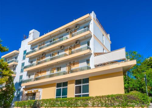 Park Hotel - image 8