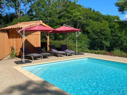 Skats, Maison Vallée Vue avec piscine chauffée (Maison Vallee Vue avec piscine chauffee) in Castelnaud-la-Chapelle