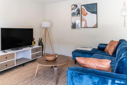 Redondo Beach 2br walk to shops restaurants LAX-1166 photo 2