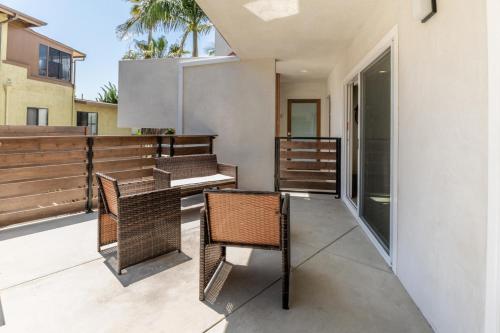 Redondo Beach 2br walk to shops restaurants LAX-1166 photo 4