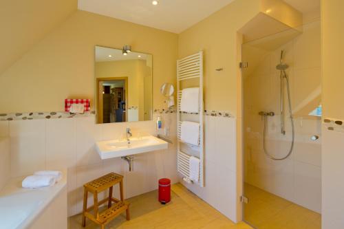 Plumbohms Echt-Harz-Apartments Room Type - Suite with Balcony