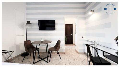 One-Bedroom Apartment image 8