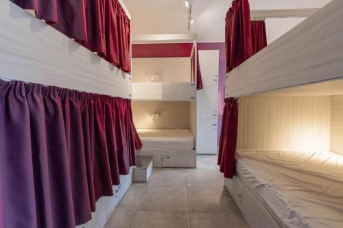 Shared room, mixed dormitory, sea view, balcony, 6 guests