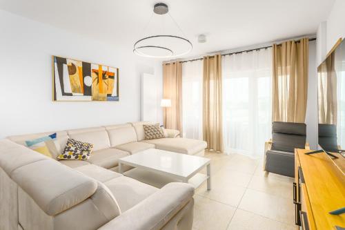 Two-Bedroom Suite room in Aquamarina Prima SEASIDE Apartments by the Beach by Noclegi Renters