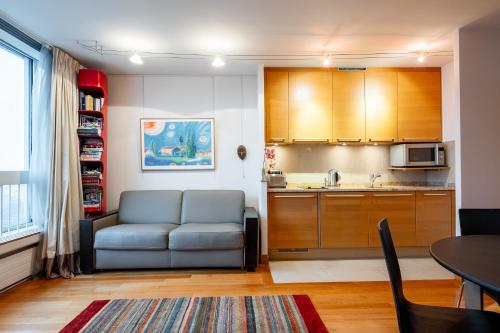 Veeve - Eiffel Skies - image 5