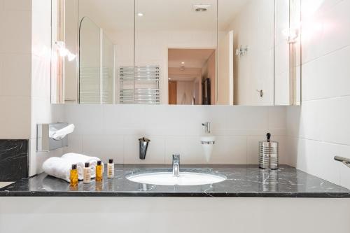 Veeve - Eiffel Skies - image 12