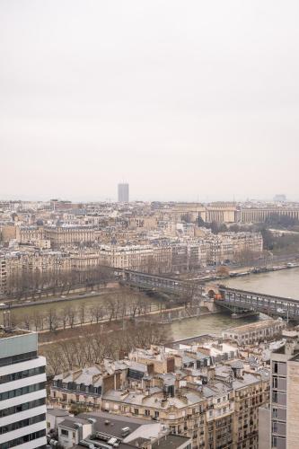 Veeve - Eiffel Skies - image 14