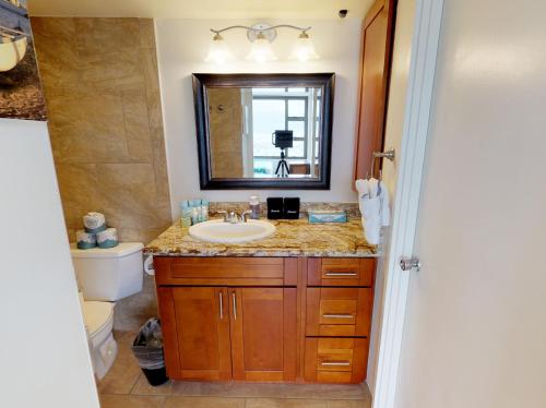 Deluxe Panoramic Mountain View Condo - 37th Floor Free parking & Wifi - image 6
