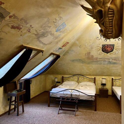 2 queen beds