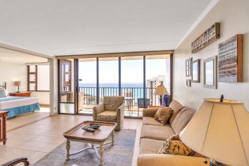 37th Floor Condo with Sweeping Ocean Views & Free parking! - image 10