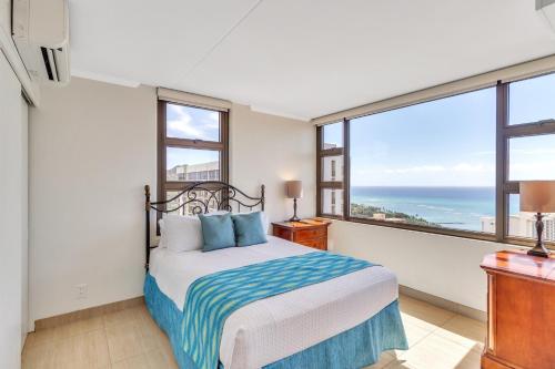 37th Floor Condo with Sweeping Ocean Views & Free parking! - image 12