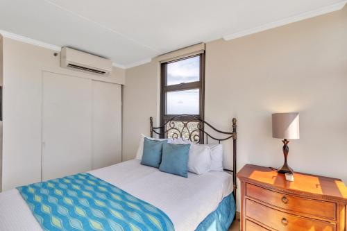 37th Floor Condo with Sweeping Ocean Views & Free parking! - image 14