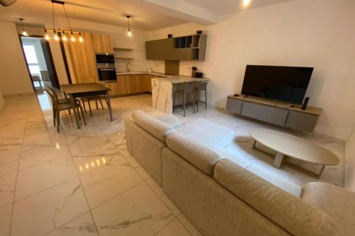 Modern Apart Heart Of Sliema V122 - Happy Rentals