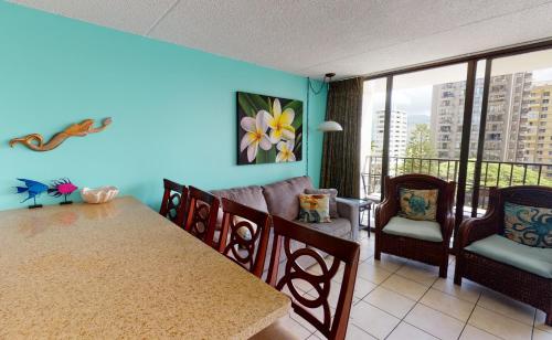 Deluxe Condo Near Waikiki Beach - Free Parking