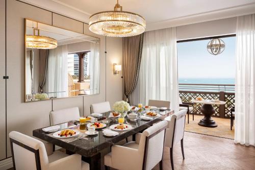 บริการและสิ่งอำนวยความสะดวก, จูเมราห์ มีนา อัล ซาลาม ดูไบ (Jumeirah Mina Al Salam Dubai) near ซูค มาดินัต จูไมราห์