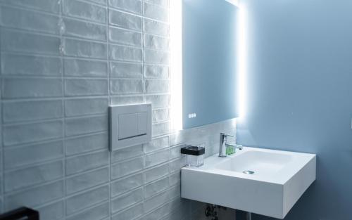 Superior Double Room image 9
